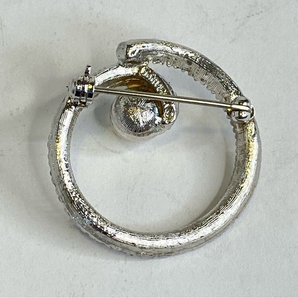 Marvella Circle Brooch Rhinestone Faux Pearl Silver Tone Vintage Jewelry - Picture 6 of 9